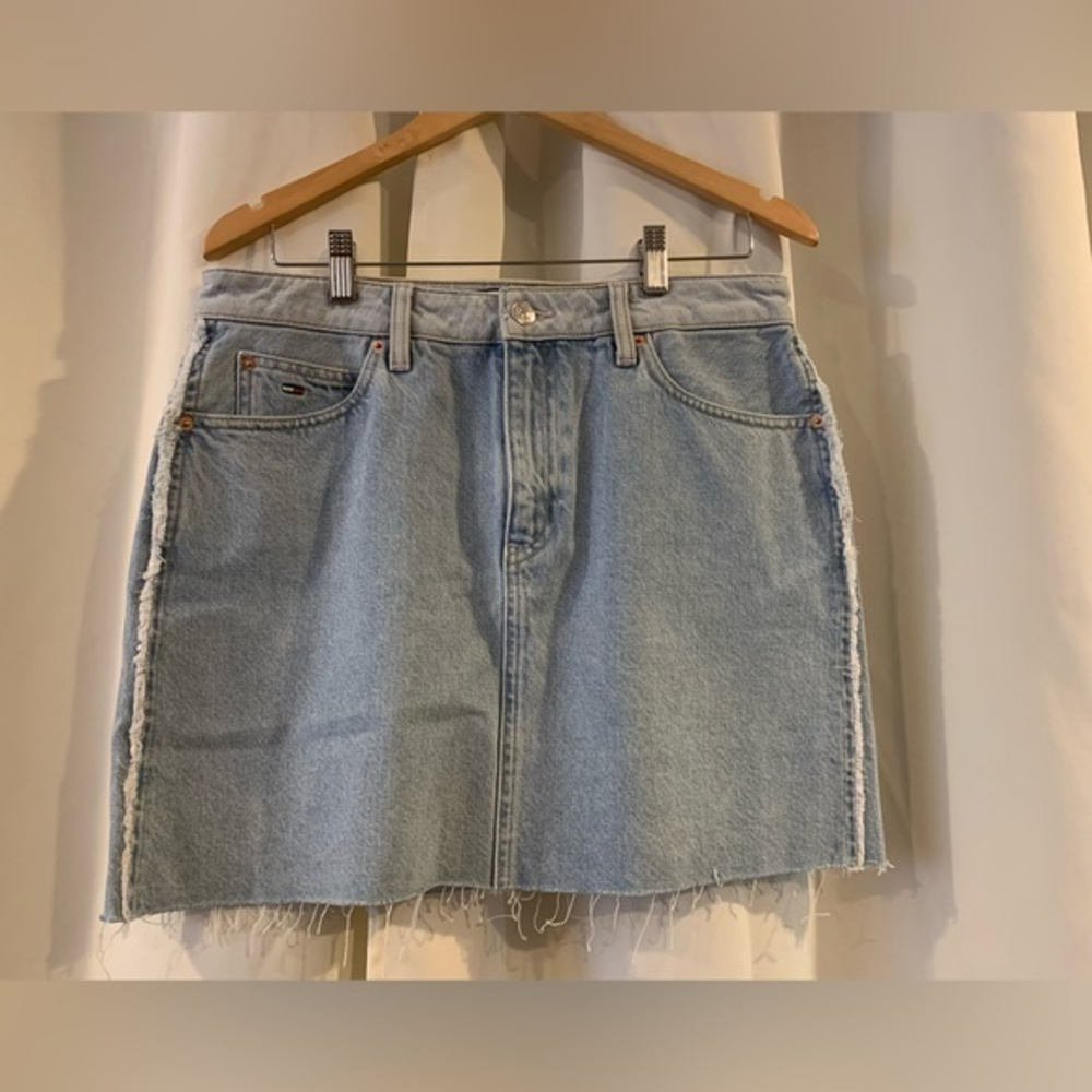Tommy Jeans Womens‎ 30 Light Blue Denim Mini Skirt Frayed Seams Raw Edge Pockets